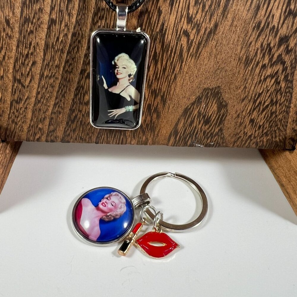Marilyn Monroe Pendant Necklace & Keychain Set - Picture 2 of 3